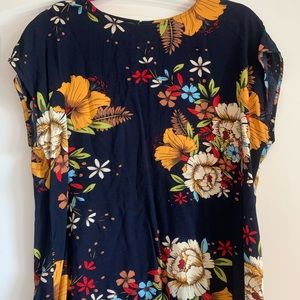 Floral short sleeve blouse